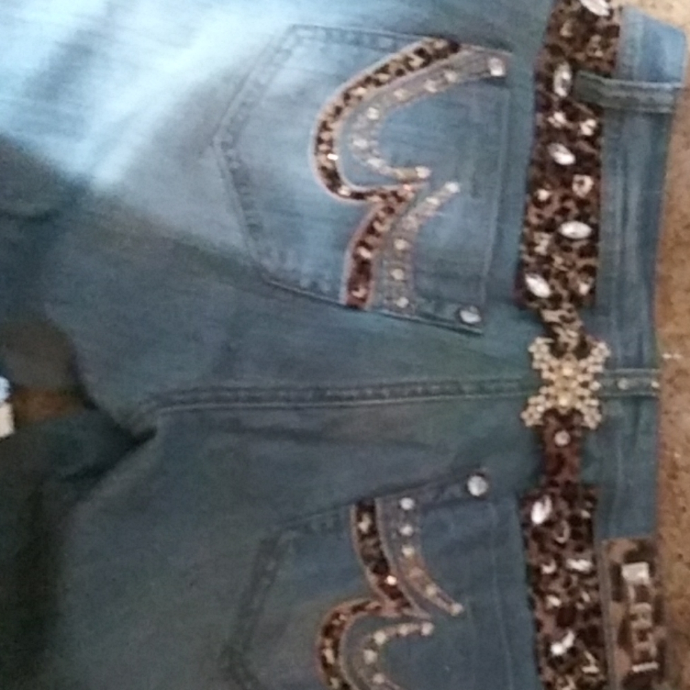 Women light blue faded jeans